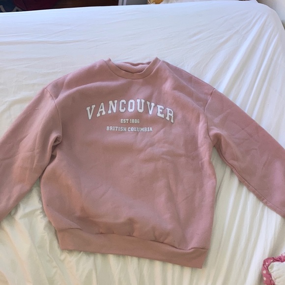 Sweaters - I am selling a pretty pink crewneck